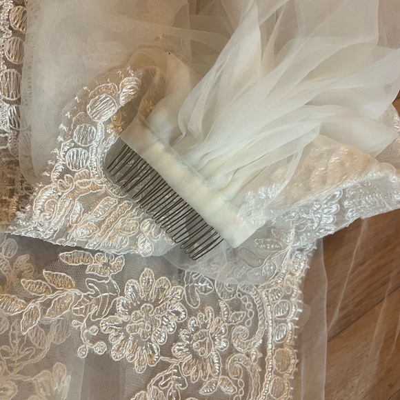 Stunning ivory lace cathedral bridal veil - Picture 9 of 9